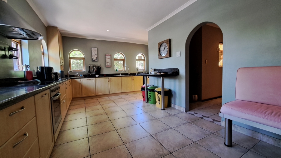 5 Bedroom Property for Sale in Table View Western Cape